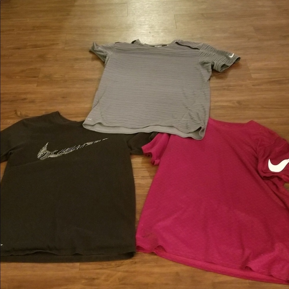 Nike t shirts like new
